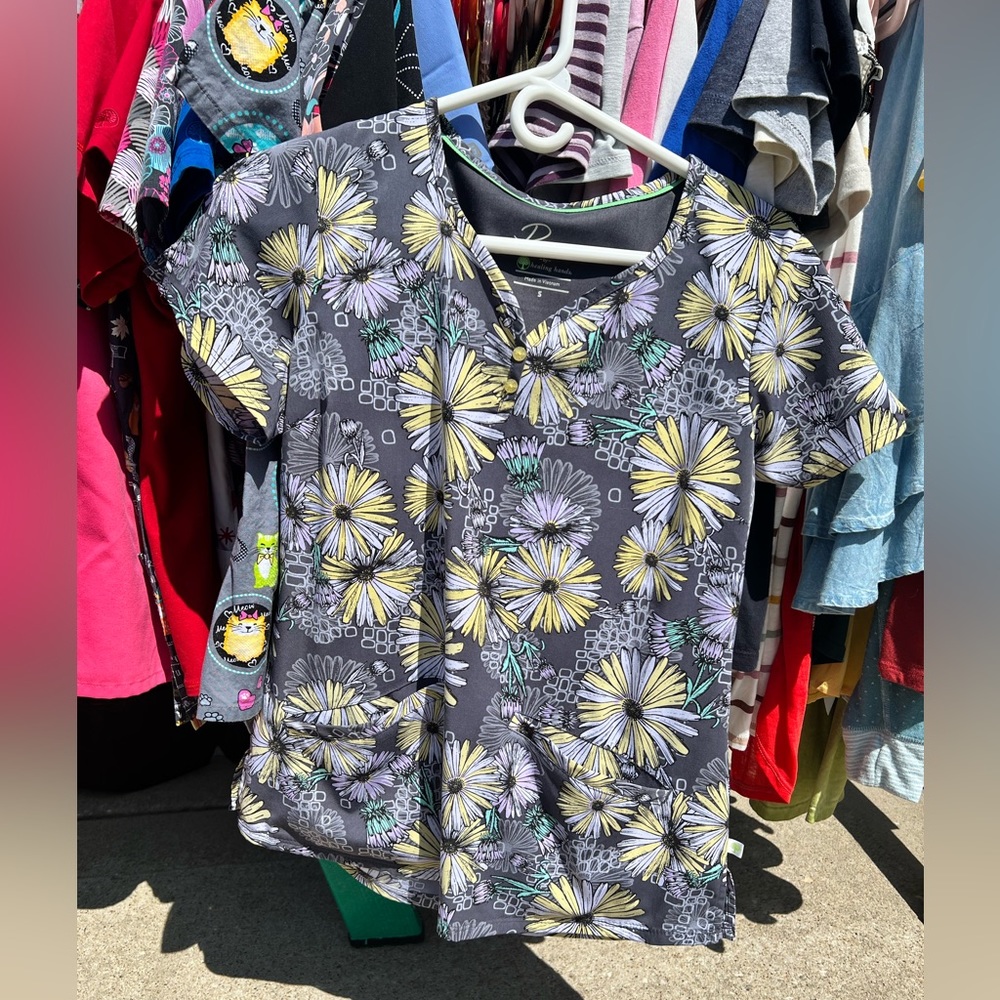 Womens Scrub Top - Gray and Yellow Floral